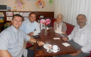 Almanya kitap çalışma ekibimizden Özgür Çelikoğlu, Asalettin Soylu, Semra Aldağ ve Bican Veysel Yıldız molada.